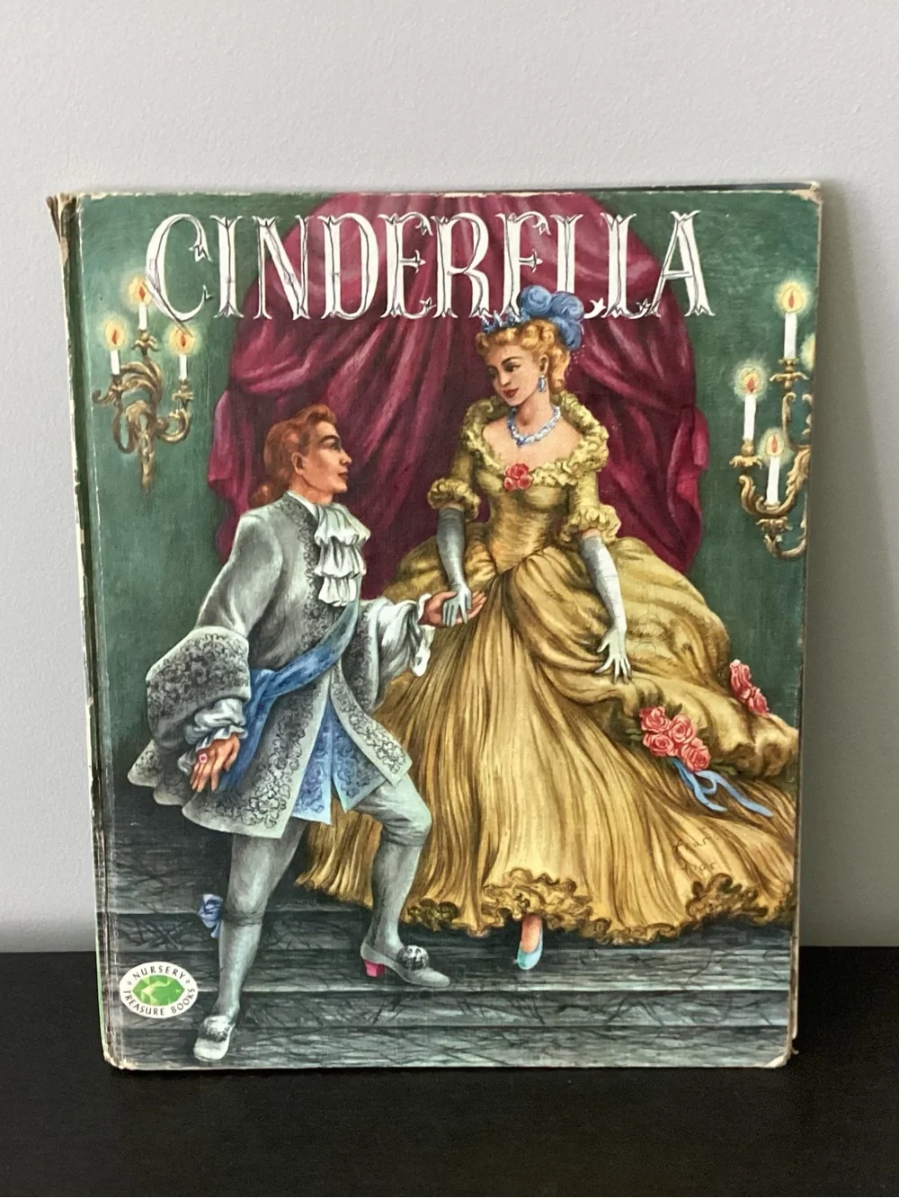 Vtg. Hardcover children’s book titled CINDERELLA a Classic Children’s Book